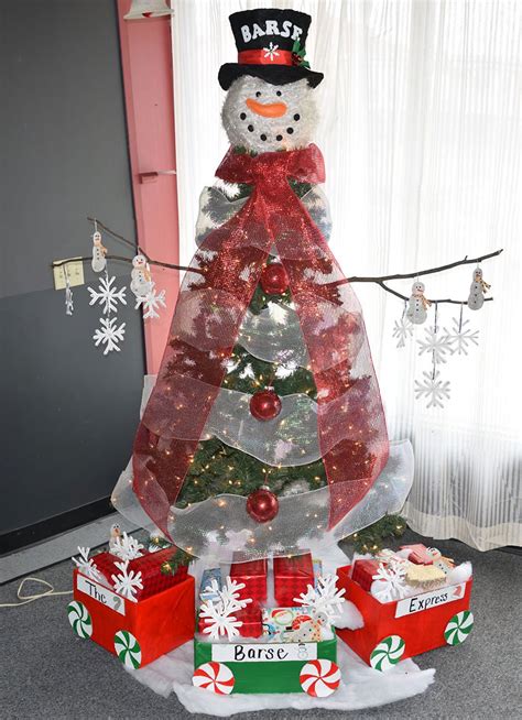 Winners Announced For Christmas Tree Decoration Contest On The Ave In