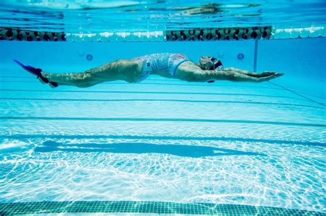 8 Benefits Of Swimming With Fins Myswimpro