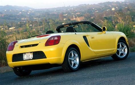 2000 Toyota MR2 Spyder Pictures - 48 Photos | Edmunds