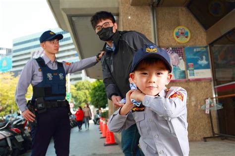 帥警萌娃聯手出擊新竹市民過年安啦！ 生活 中時