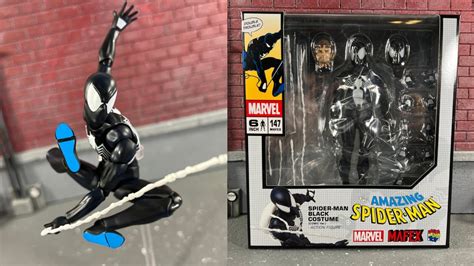 Spider Man Peter Parker Mafex Black Costume Comic Medicom Toy