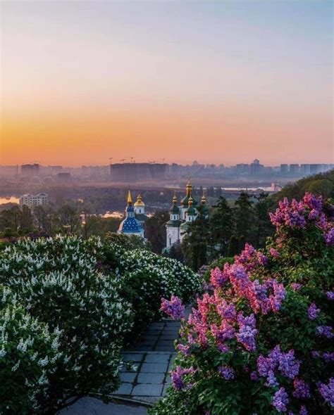 Kyiv Київ Киев - Фуникулёр по вертикали свой путь извечный совершает ...