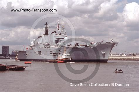 HMS INVINCIBLE - R05 - Aircraft Carrier - Photo Transport