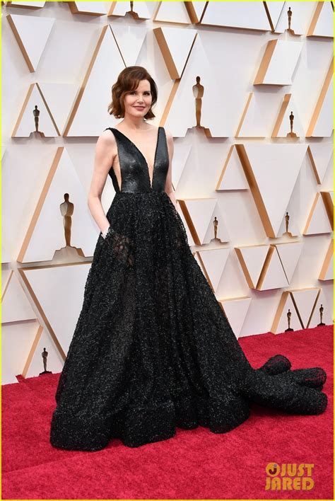 Geena Davis Stuns In Beautiful Black Gown At Oscars Photo