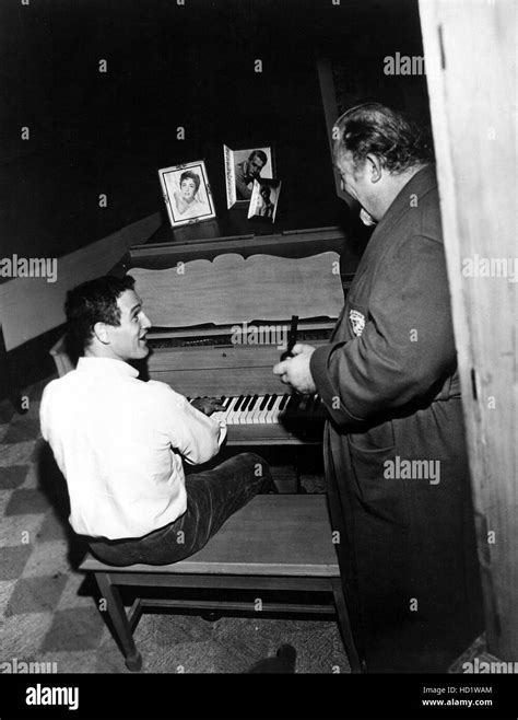 Paul Newman Burl Ives On The Set Of CAT ON A HOT TIN ROOF Stock Photo Alamy