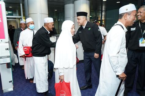 Kumpulan Pertama 280 Jemaah Haji Selamat Pulang Ke Tanah Air