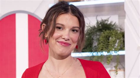 Millie Bobby Brown fabuleuse en mini bikini elle séclate avant la reprise du tournage de