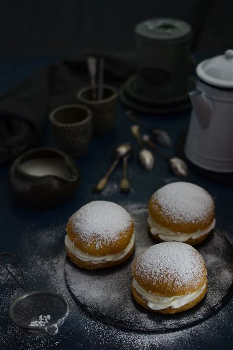 Bollitos De Cardamomo Rellenos De Nata Dulces Y Salados Postres De