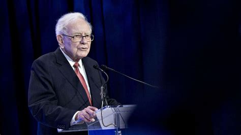 Warren Buffetts net worth reaches $100 billion - ABC News