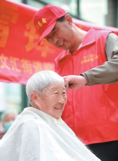 让老年人拥有幸福美满的晚年（新时代画卷）