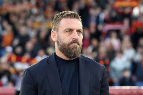 De Rossi La Roma Intensa Inteligente Y T Ctica Con El Mil N