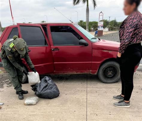 Detienen a una mujer que viajaba en un remís con más de 7 kilos de