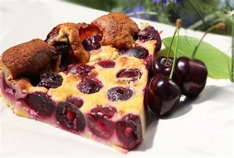 Délicieux clafoutis de cerises à la poudre d amandes Recette Plat