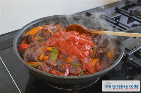 Spetsofai Grieks Recept Met Pittige Worst En Paprika S