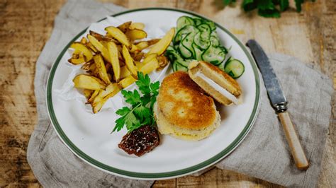 Veganes Cordon Bleu Mit Gurkensalat Pommes Tofu Nagel