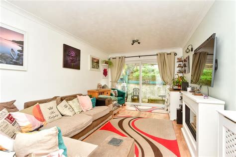 3 Bed Semi Detached House For Sale In Rush Close Walderslade Chatham