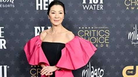 Michelle Yeoh Faz Hist Ria Ao Ser A Primeira Atriz Asi Tica A Ser