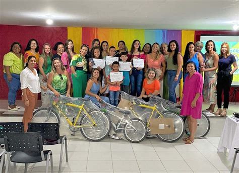 Alunos de Itapemirim recebem premiação por bom desempenho Jornal Dia