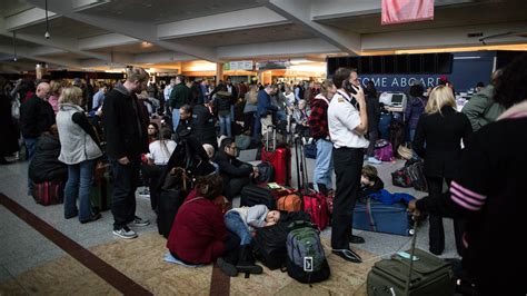 Power Outage At Atlanta Airport Snarls Operations The New York Times