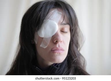 Bandaged eye 16,181 รายการ ภาพ ภาพสต็อกและเวกเตอร์ | Shutterstock