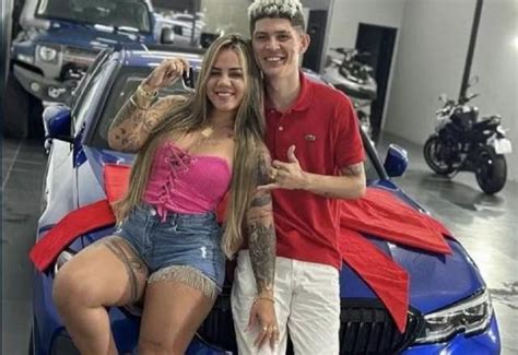 SBT TV Casal de influenciadores é preso por divulgação do jogo do