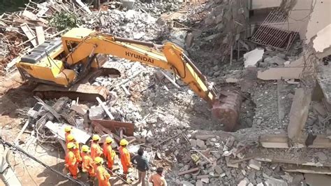 Al Menos Muertos Al Derrumbarse Un Edificio En Construcci N En El Sur