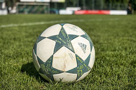 Piłka Nożna Sporty Grać W Darmowe zdjęcie na Pixabay Pixabay