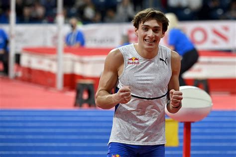 Duplantis Salta 6 19 M E Estabelece Novo Recorde Mundial No Salto