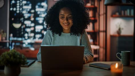 Photo Libre De Droit De Belle Femme Authentique De Latina Sasseyant À