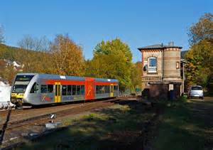 Ein GTW 2 6 der Hellertalbahn kommt am 27 10 2012 von Neunkirchen über