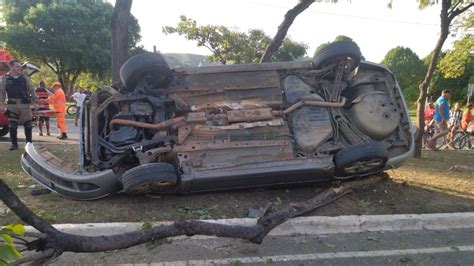 Carro Capota Em Ipatinga E Deixa Motorista Ferido