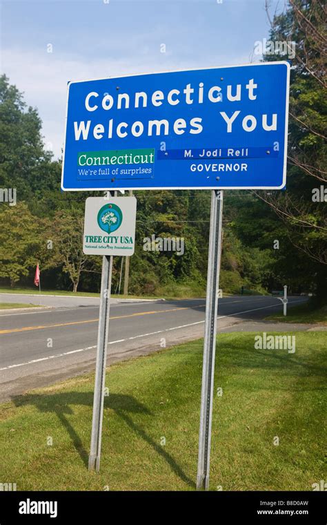 Ct State Welcome Sign That Reads Connecticut Welcomes You Stock Photo