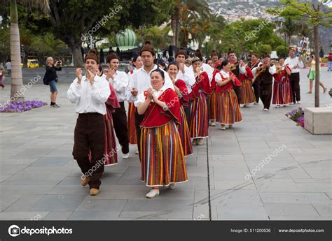 Danza Folclórica Tradicional Portugal Foto editorial de stock DirkM