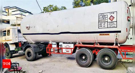 Liquor Seized Liquor Worth Lakh Seized From Lpg Tanker Arrested