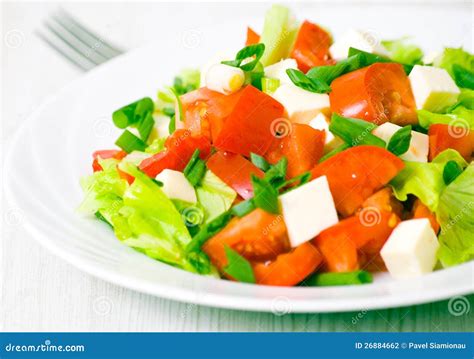 Ensalada De Las Verduras Frescas Con Queso Foto De Archivo Imagen De