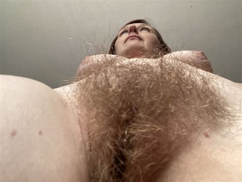 Super Close Up Squirting From A Hairy Mature Pussy That Loves Average