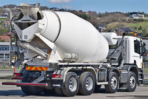 Betonmischer Mit Motor Auf Abrollkipper Aufbau For Sale Concrete Mixer