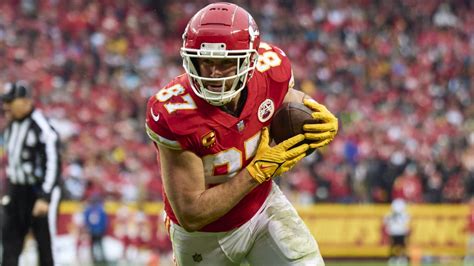 Kansas City Chiefs Tight End Travis Kelce Shakes Off Defender For 15