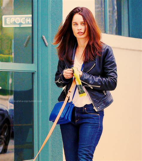 I Want To Believe Robin Tunney In Life Is A Photoshoot”