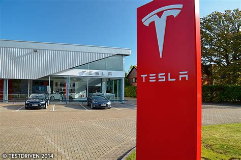 Tesla Opens Gatwick Store Unveils Dual Motor D Models Testdriven