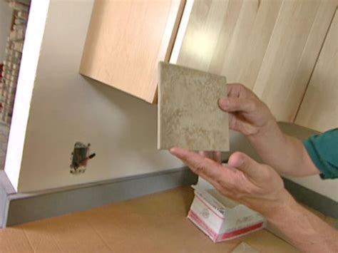 How To Install A Porcelain Tile Backsplash How Tos Diy