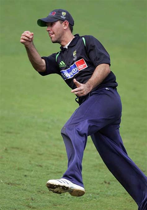 Ricky Ponting goes through fielding drills | ESPNcricinfo.com