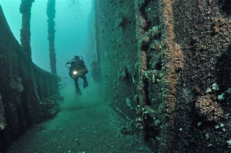 Dive HMAS Adelaide