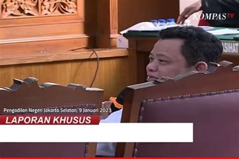 Kuat Maruf Full Senyum Saat Dicecar Jaksa Soal Hadiah Rp500 Juta Dari