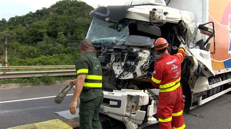 Acidente Na Br Envolve Quatro Ve Culos E Deixa Um Ferido No Es