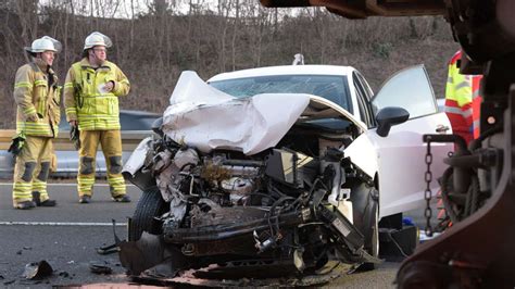 Mannheim Rheinau B36 Vollsperrung Nach Unfall Mit Lkw