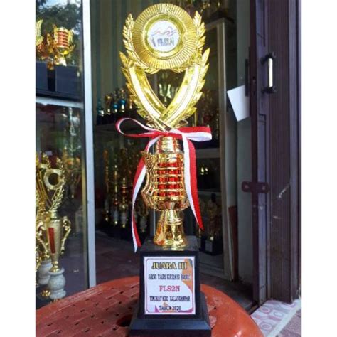 Jual Piala Trophy Penghargaan Lomba Juara Set Free Custom Pita Dan Papan Nama Logo Atas