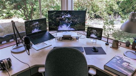 Best Laptop Setups Ep Crazy Clean Desk Tours Youtube