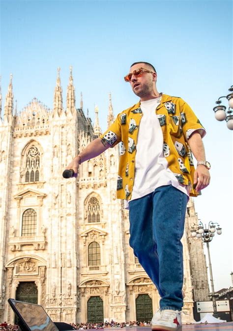 News RadioItalia Coez con lui piazza Duomo a Milano è sempre bella