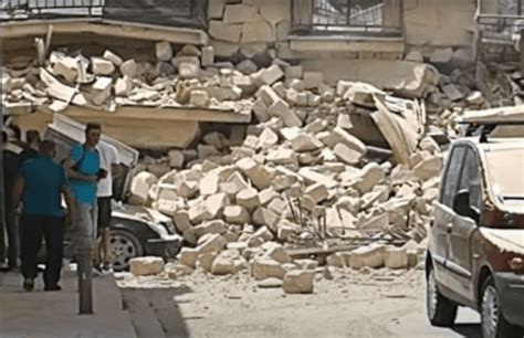 Matera Crolla Palazzina Mentre Gli Operai Erano In Pausa Pranzo Si